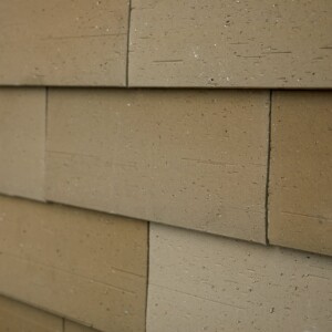 Creaton Motio Pearl Grey Wirecut facade i perspektiv, closeup